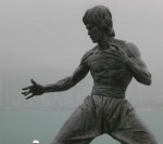 Die Statue zu Ehren von Bruce Lee in Hongkong