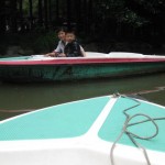 Bootfahrende und ander Boote rammende Chinesen ;-)